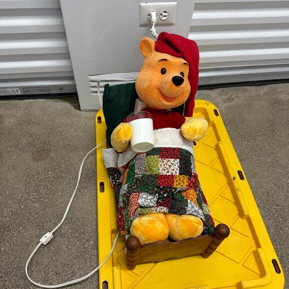 Vintage Disney Christmas Winnie The Pooh in Bed Animated *Sings - Picture 3 of 6